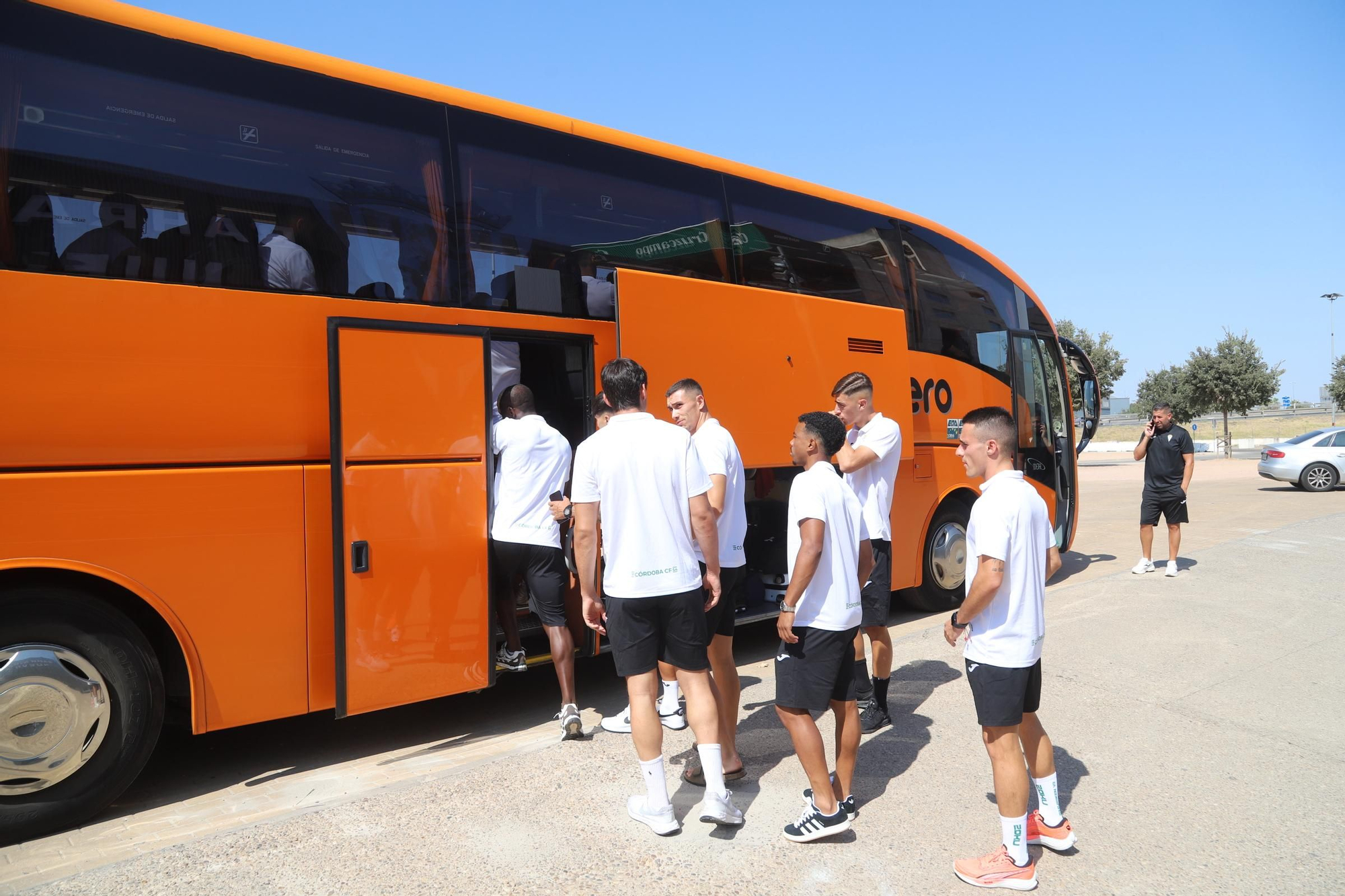 El Córdoba CF pone rumbo a su concentración en Oliva