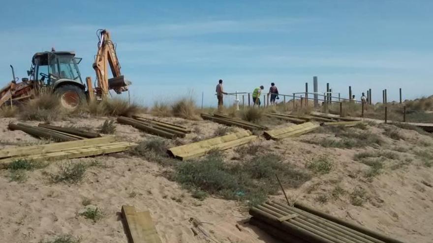 Costas amplía la red de pasarelas en la playa Norte de Peñíscola