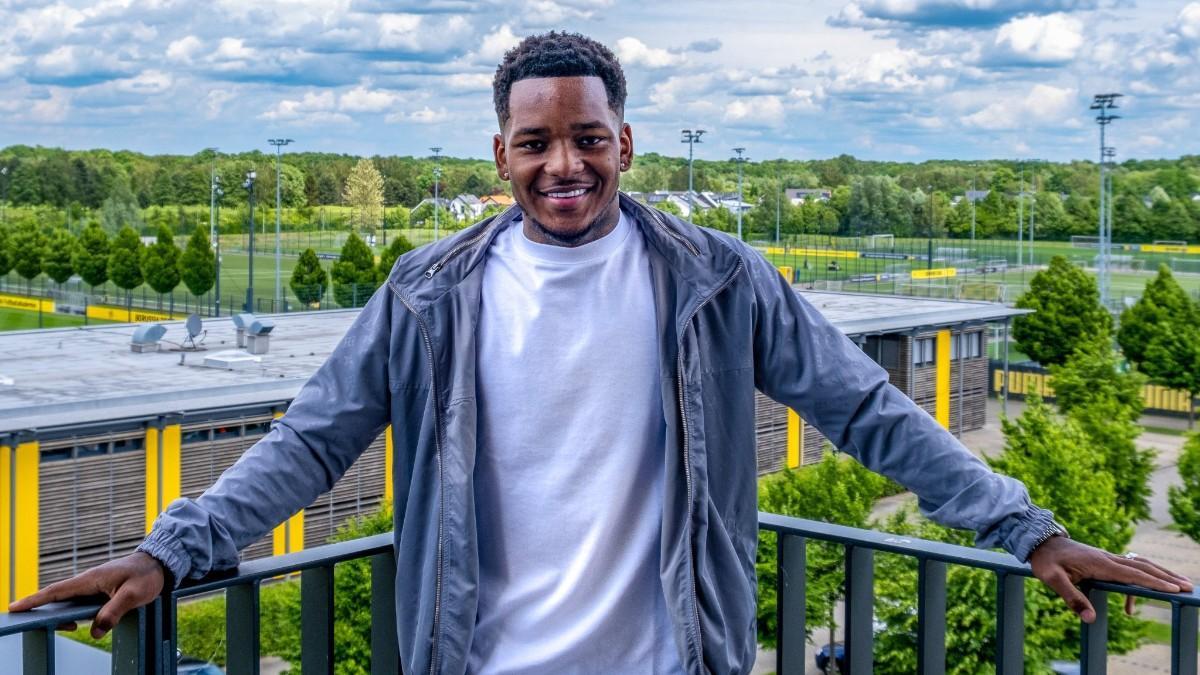 Jayden Braaf firma con el Borussia Dourtmund hasta 2025