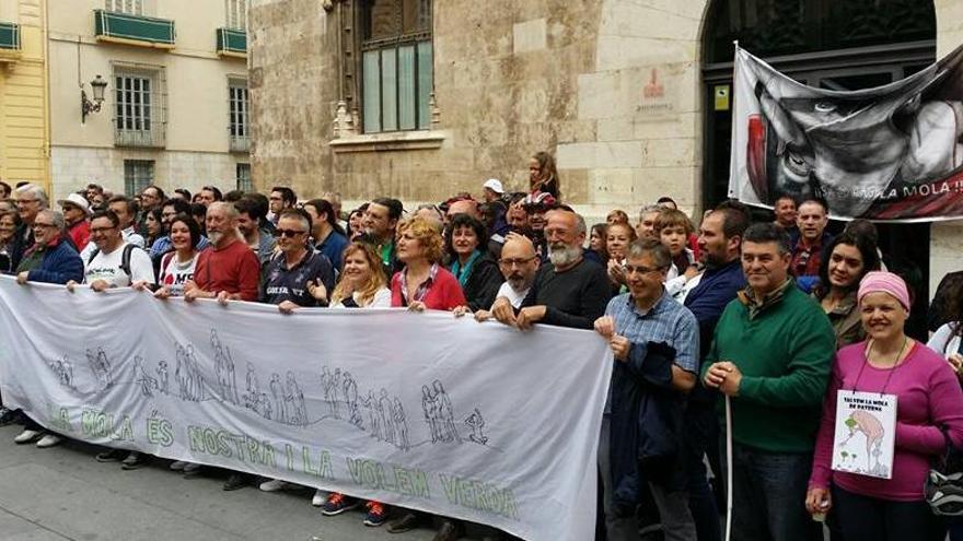 Concentración en la puerta del Palau.