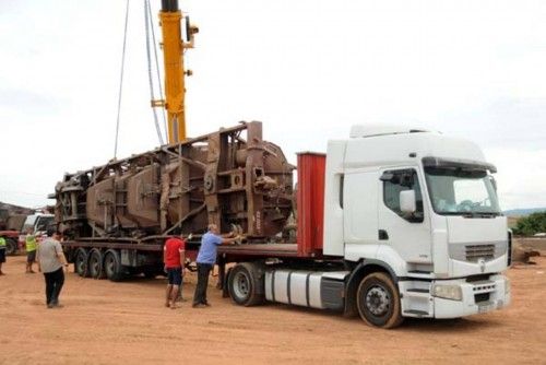 Treballs de retirada del tren descarrilat