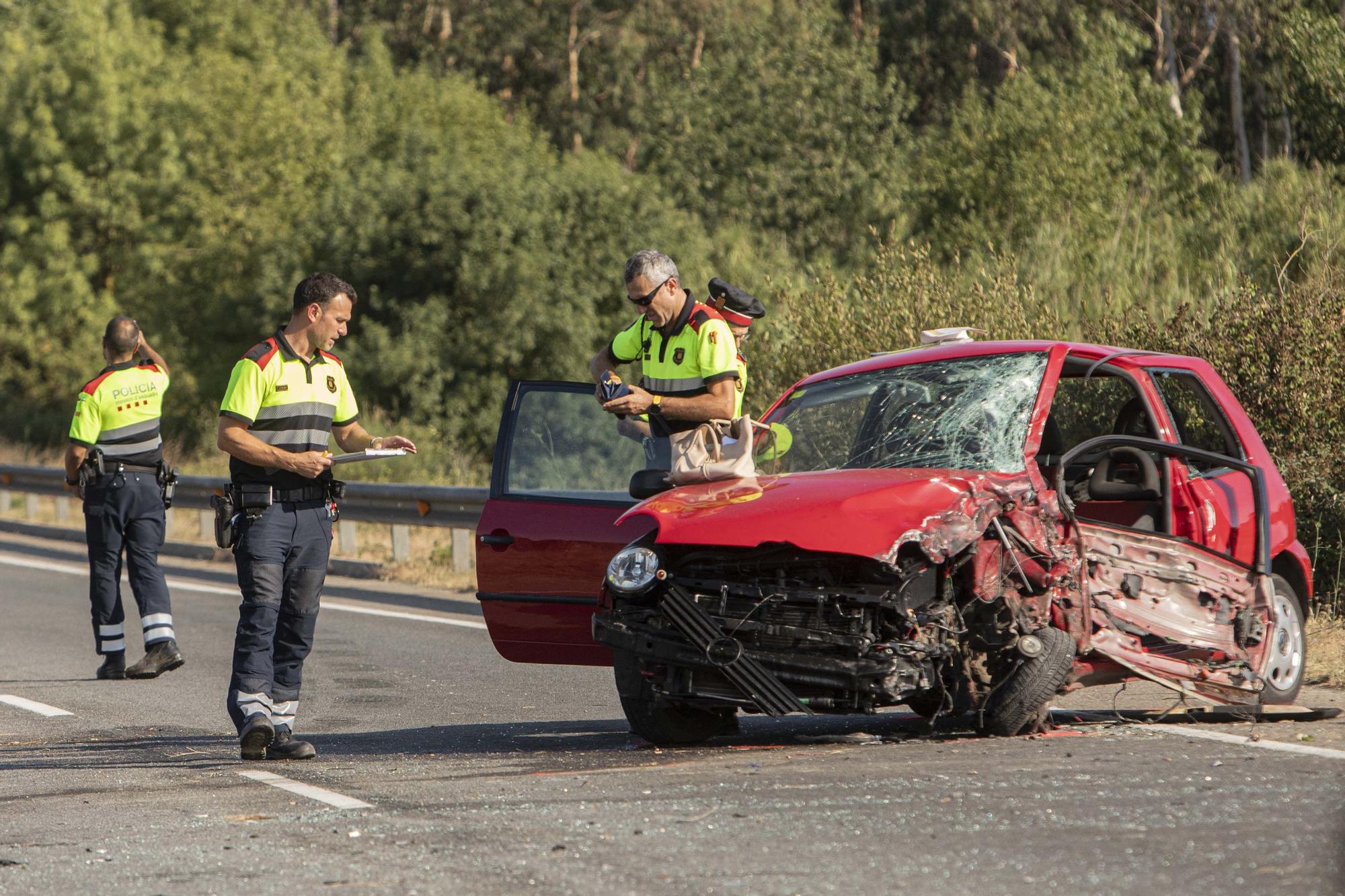 Mor la conductora d'un turisme després de xocar amb un camió a Llagostera