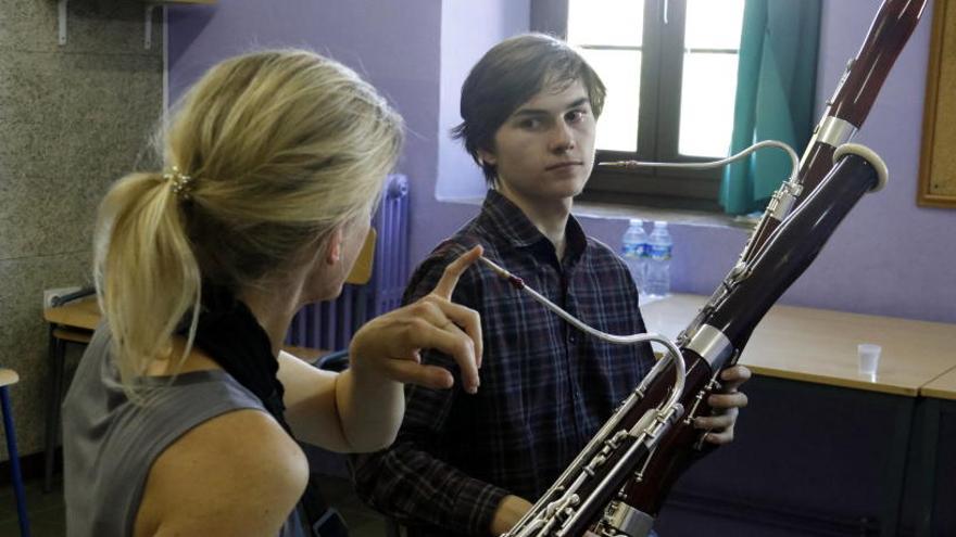 Alumne i professora a la classe de fagot.