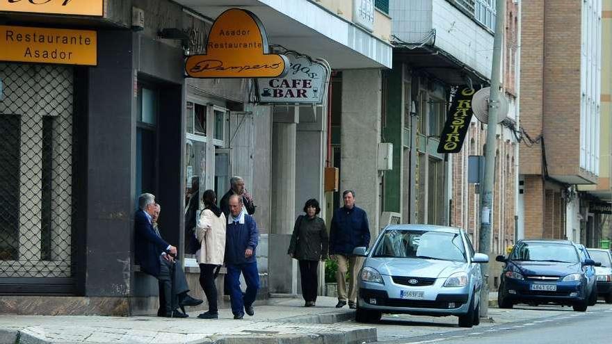 El accidente de tráfico ocurrió en la avenida Rosalía de Castro, junto al asador Pampero. // Iñaki Abella
