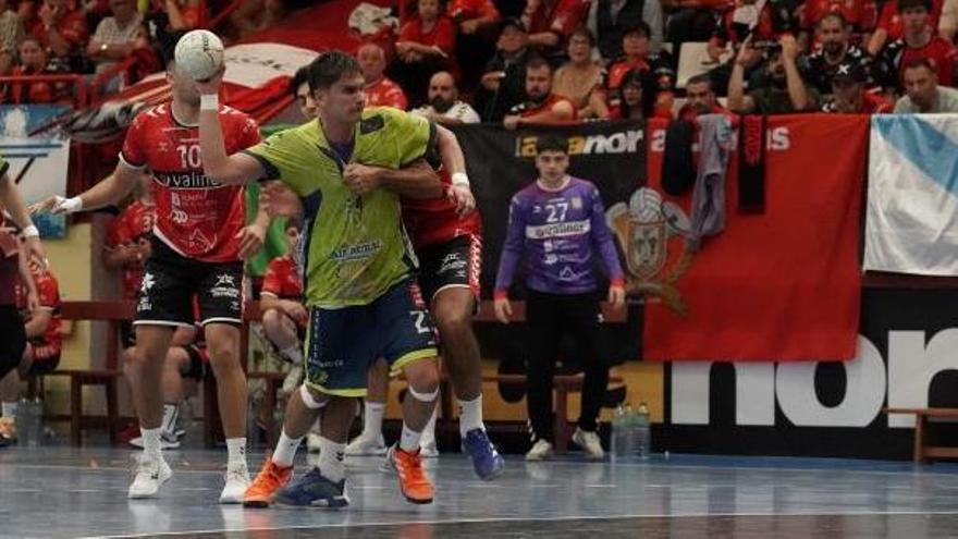 Pau Ortega, en un lanzamiento a puerta