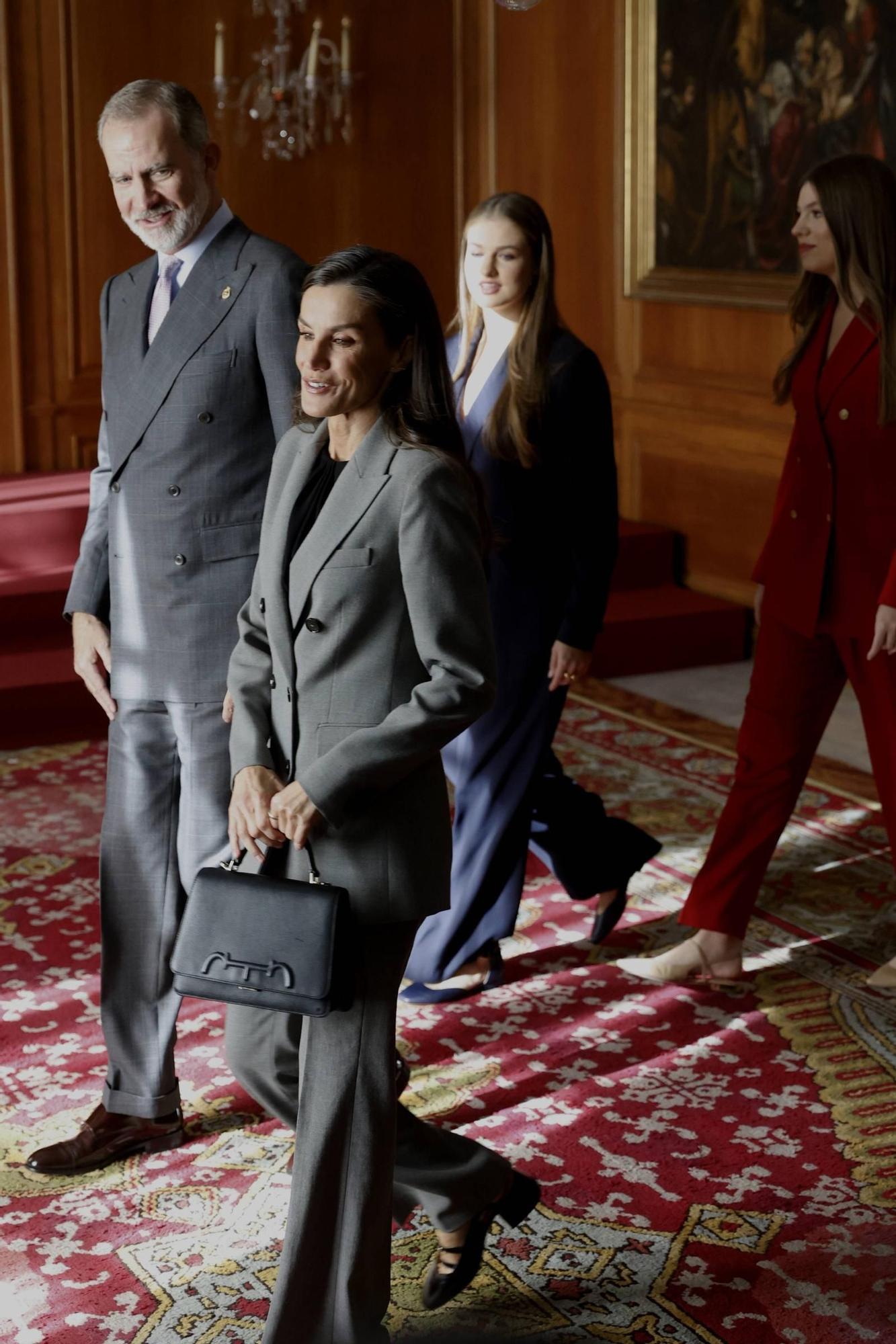 EN IMÁGENES: Así ha sido el encuentro de la Familia Real con  Premios Fin de Grado 2024 de la Universidad de Oviedo