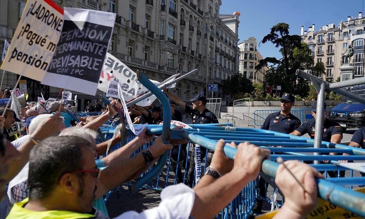zentauroepp45102050 madrid 19 09 2018 manifestacion de pensionistas frente al180919132818 zentauroepp45102050 madrid 19 09 2018 manifestacion de pensionistas frente al180919132818