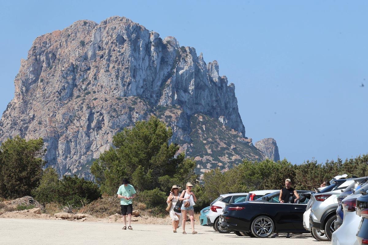 Galería: Reabre el parking de Cala d'Hort