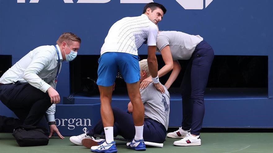 Vídeo | Djokovic, descalificado del Open USA por un pelotazo a una jueza de línea