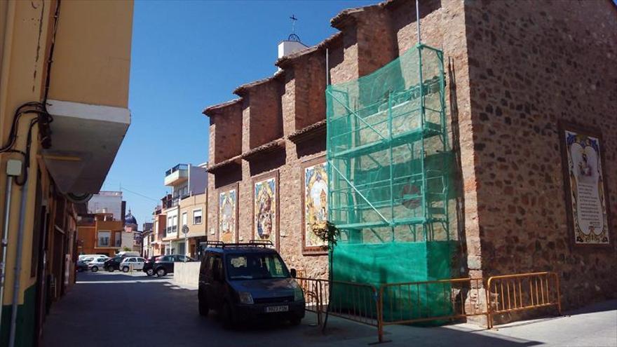 Vall d&#039;Uixó protegerá la fachada de Sant Vicent tras caer cascotes