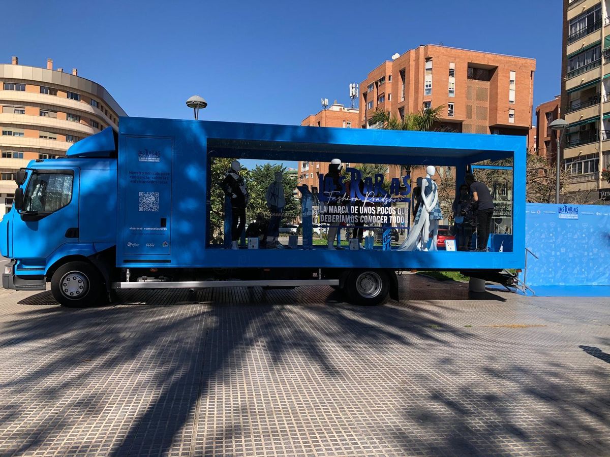 ‘Las Raras Fashion Roadshow’ en la explanada enfrente de la Estación María Zambrano