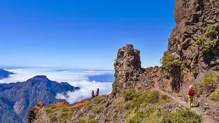Un choque frontal entre una guagua y un coche en la cumbre de La Palma deja cuatro personas heridas
