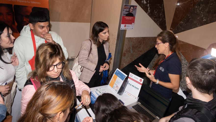 Más de 400 jóvenes participan en la feria de empleo de Cehegín