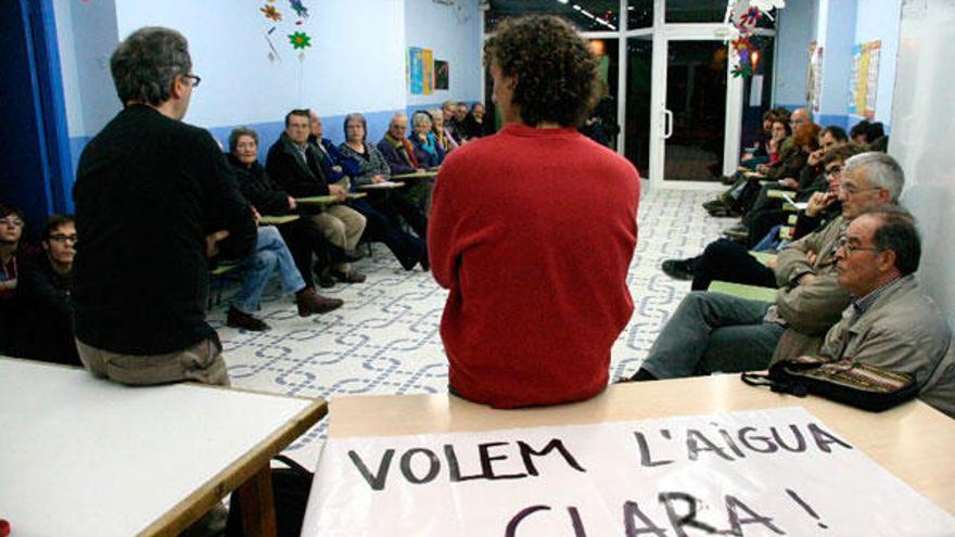 La Plataforma va convocar els ciutadans ahir al vespre per decidir les properes actuacions.