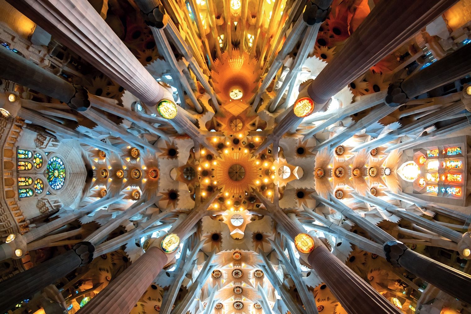 Imagen del interior de la Basílica de la Sagrada Familia