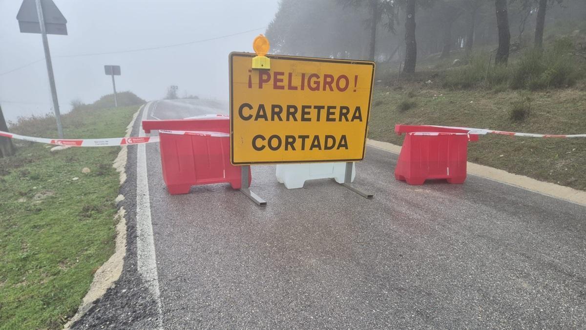Cortada la carretera de acceso al santuario de la Virgen de la Sierra en Cabra