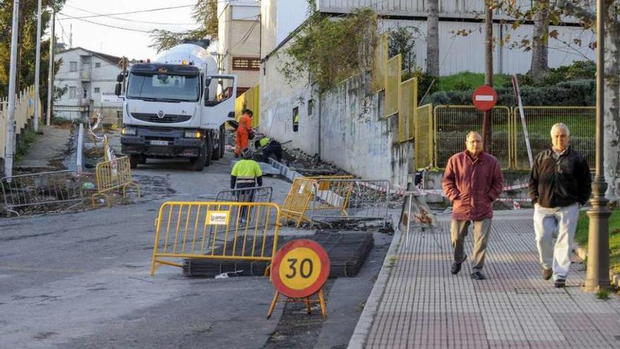 Una de las calles incluidas en el plan de obras, en la zona de A Carballeira. // Brais Lorenzo