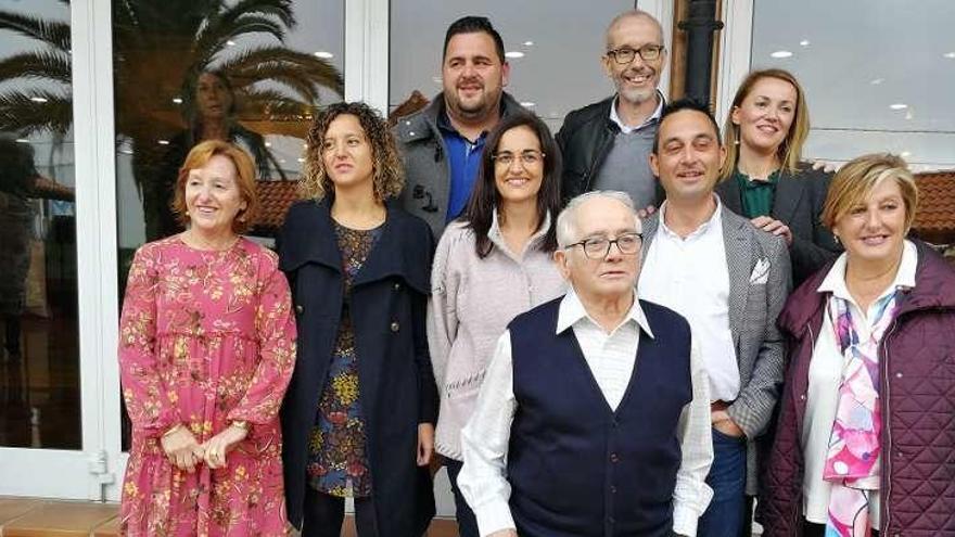 Por la izquierda, Mari Fernández, Natalia Menéndez, Javier García, Belén Bernabeu, Antonio Cuervo, Luis García, Gerardo Vázquez, Mónica Cuervo y Celina Pérez.