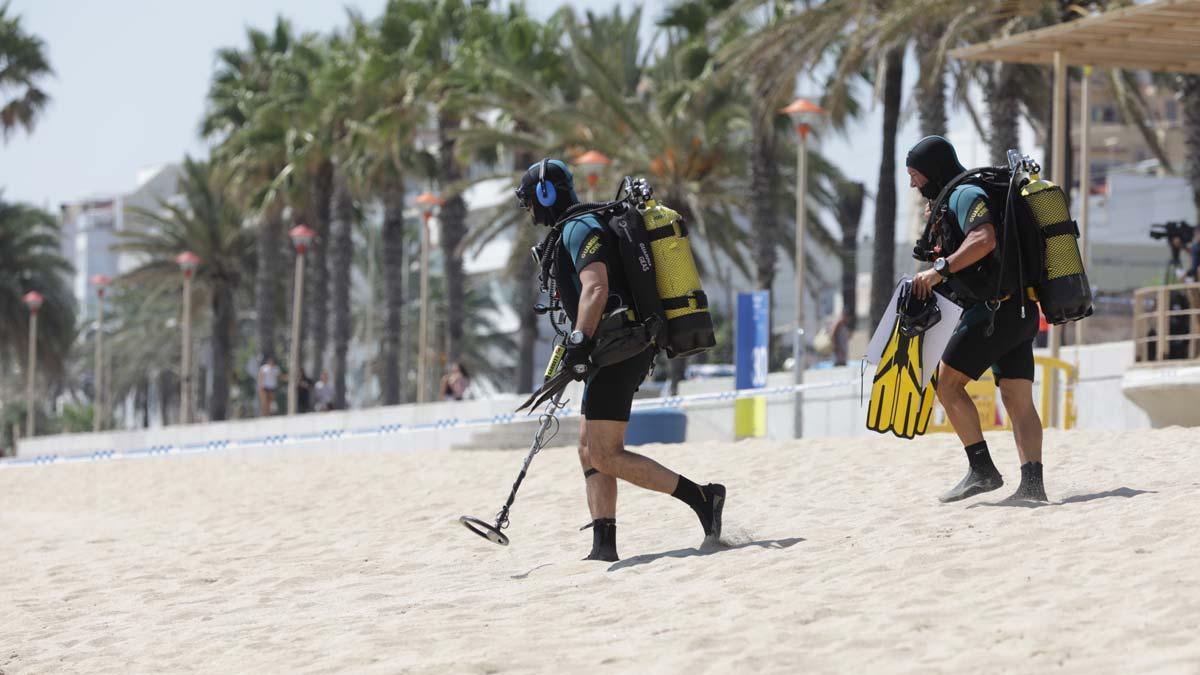 Desalojada una playa en Badalona tras el hallazgo de un artefacto sospechoso.