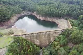 El 30% del agua que sale de Baíña se pierde