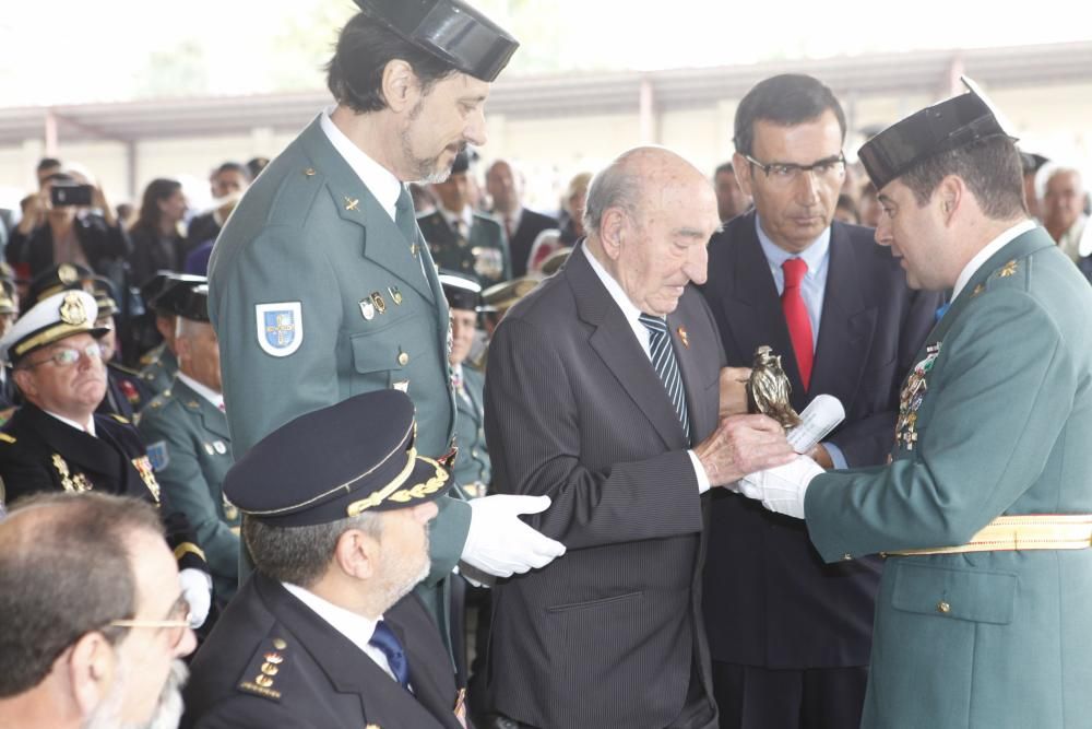 Fiesta de la Guardia Civil el día de su patrona en Gijón