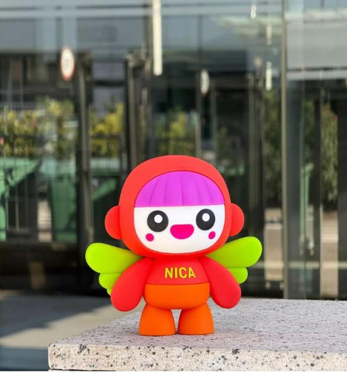 La muñeca Nica, en la puerta de SUPERDEPORTE