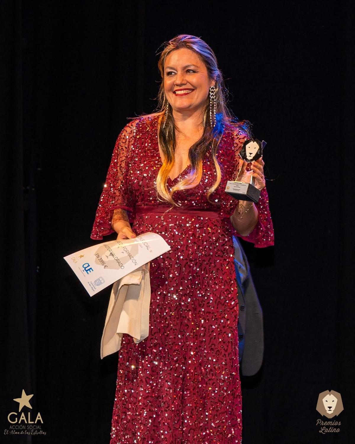 Caterina Ross, con su galardón