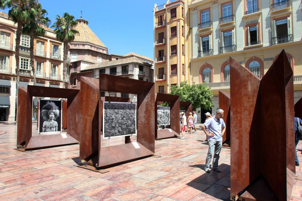 Exposición 'Sebastião Salgado. Génesis' en la plaza de la Constitución