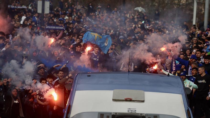 El oviedismo, a una con sus jugadores en una intensa jornada de derbi: &quot;Son nuestro orgullo&quot;