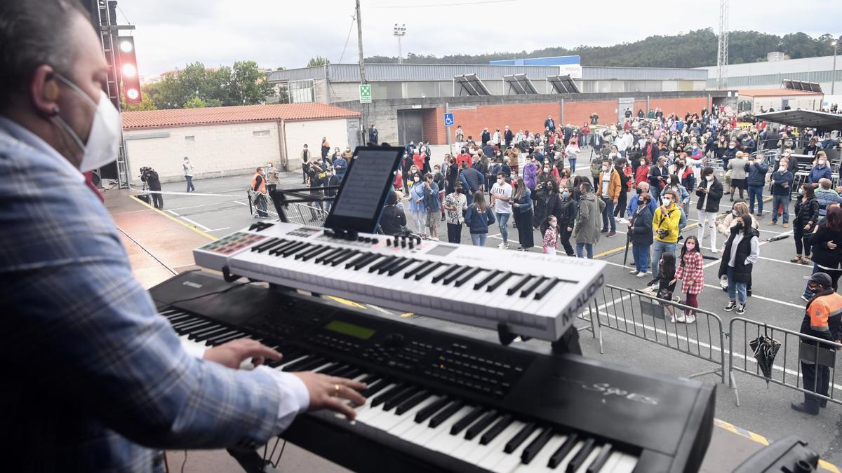 La verbena retoma el ritmo en Arteixo