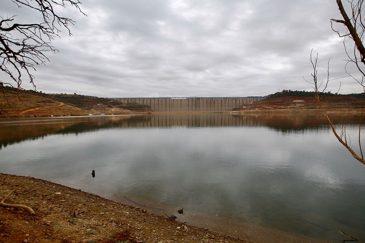 El pantano de La Breña bajo mínimos