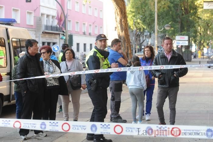 Un coche se estrella contra un restaurante