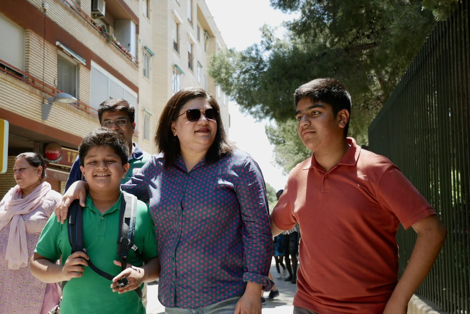 En imágenes | Amna se reencuentra con sus dos hijos tras quedar libre del asesinato de su bebé