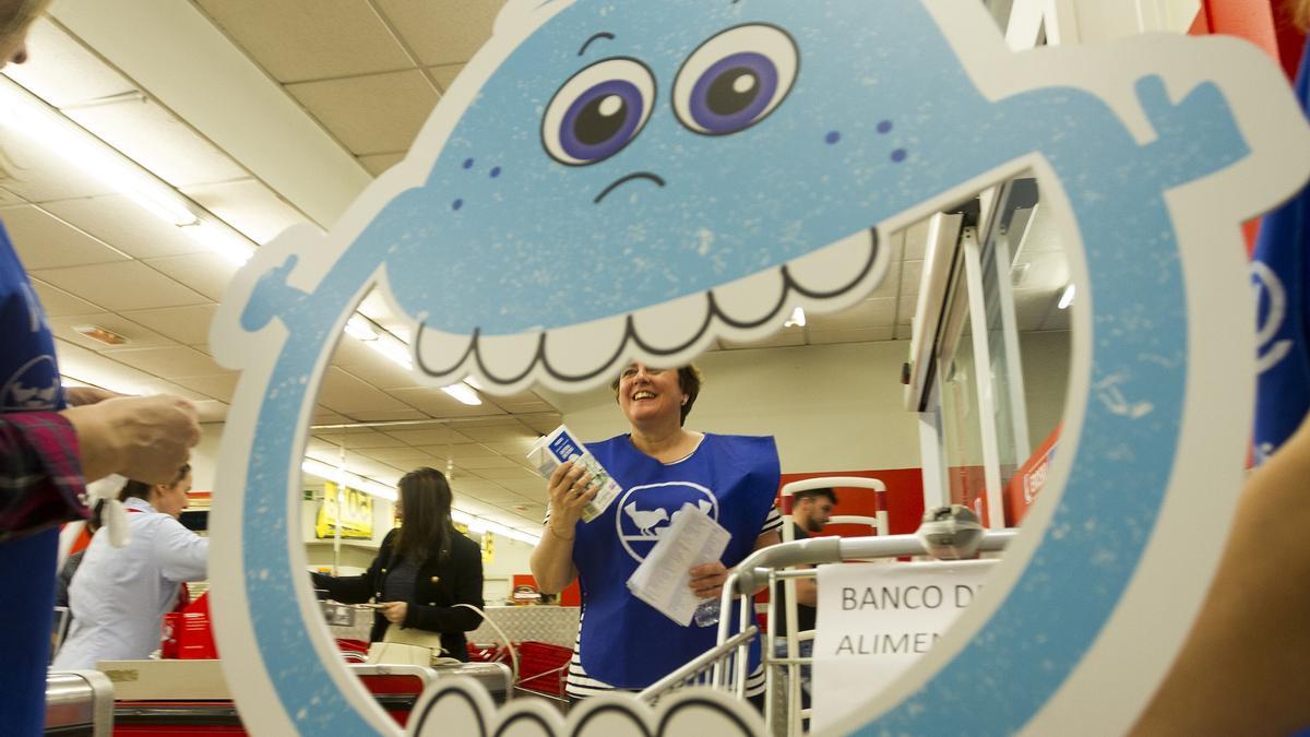 Tras dos años de restricciones, vuelven a convivir la recogida física de productos y la donación económica.