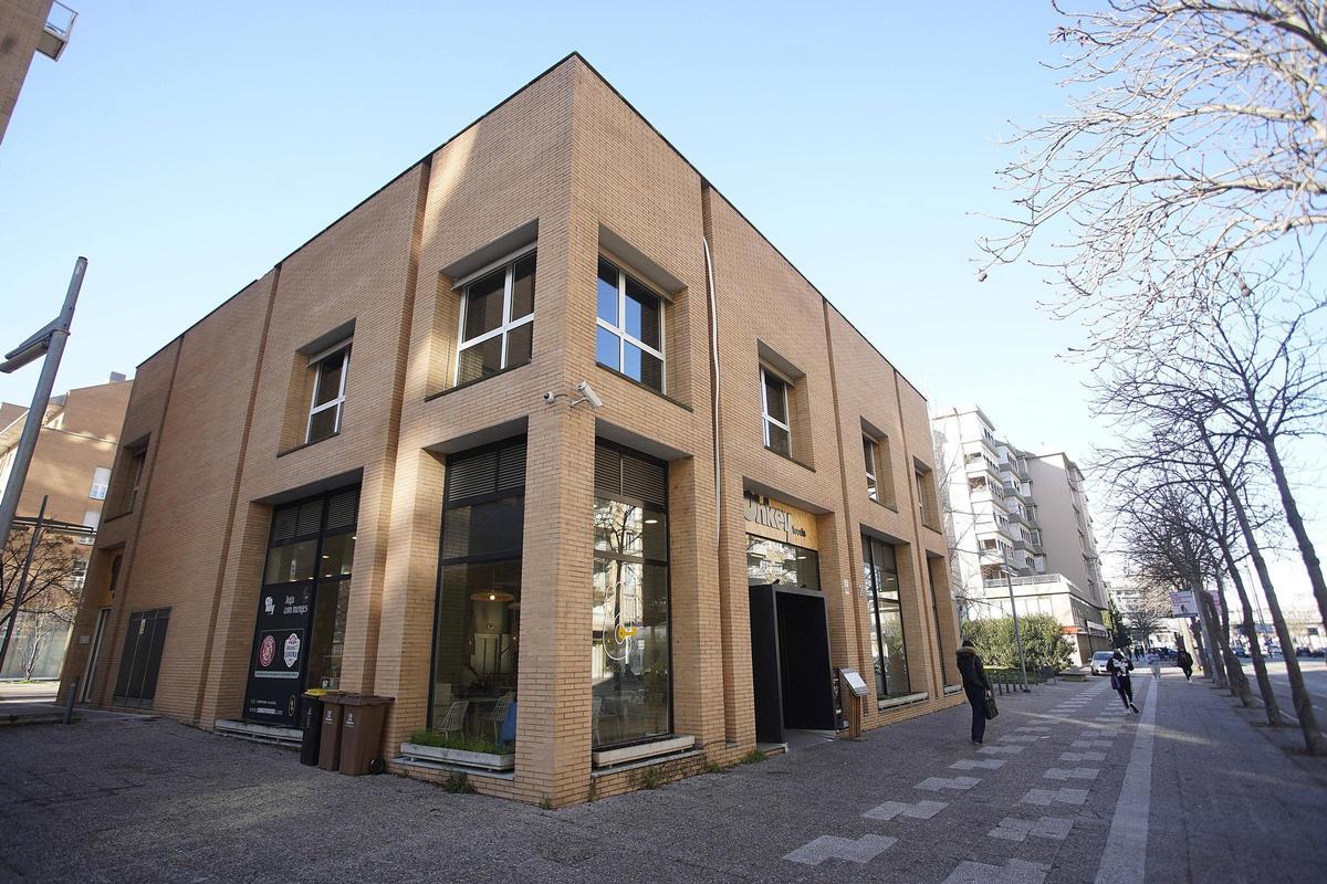 L'edifici del carrer Emili Grahit on es projecta la sala de concerts.