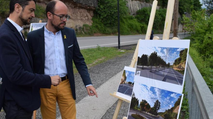 David Font explica a Damià Calvet el projecte de transformació de l&#039;entrada sud, el 2019