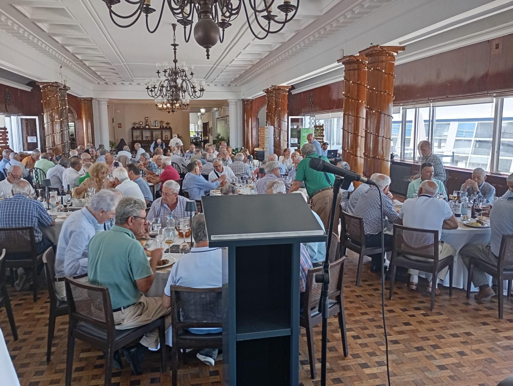 Risas y anécdotas en la comida anual de «A Morriña de Pescanova»