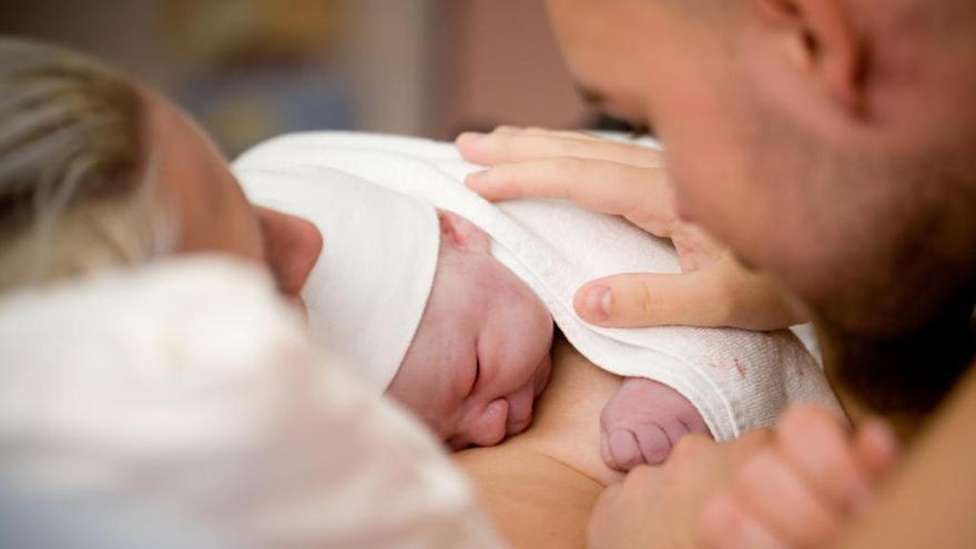 Los trámites que debes hacer si tienes un hijo, paso a paso - Levante-EMV