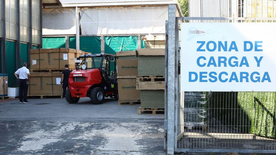 Comienza la instalación de las pistas de entrenamiento del Gijón Open en el Grupo