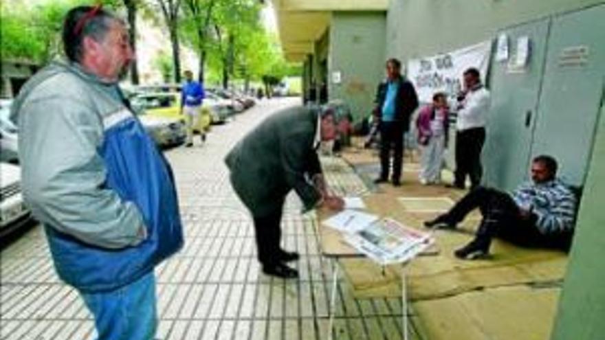 Familias de Los Colorines y las Cuestas recaban 700 firmas de apoyo para exigir su realojo en otro barrio