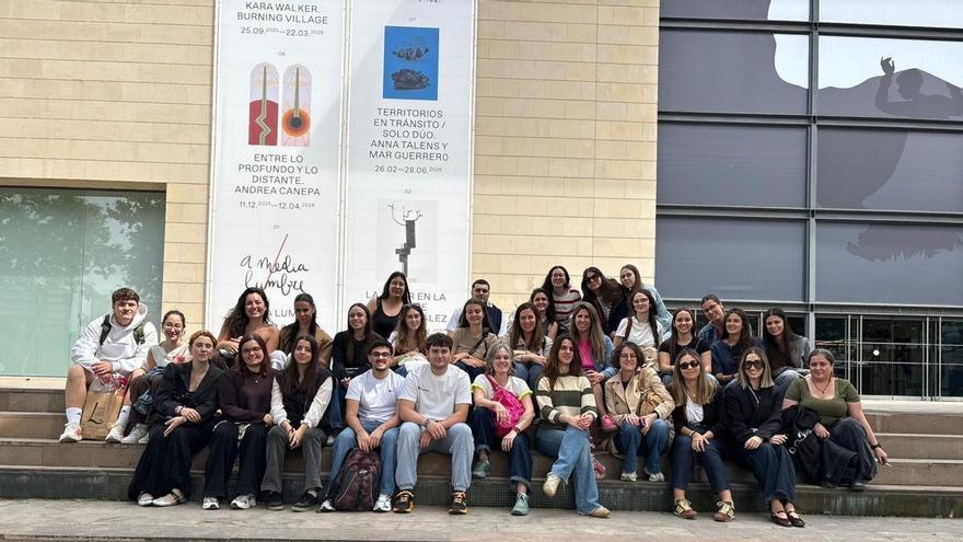 Aprender a enseñar desde el movimiento: el IVAM como laboratorio pedagógico para futuros docentes