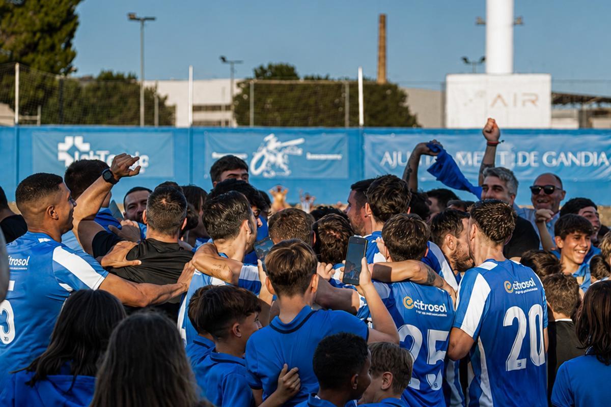 El primer equipo del CF Gandia retorna a la Lliga Comunitat como campeón de Liga en Primera FFCV