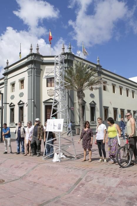 FUERTEVENTURA - Asociación Fuerteventura Sostenible se manifiestan frente al Cabildo de Fuerteventura - 11-05-16