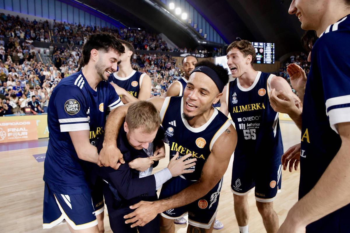 El Alimerka Oviedo Baloncesto se impone al Inveready Gipuzkoa en una noche para la historia y luchará por el ascenso a la ACB