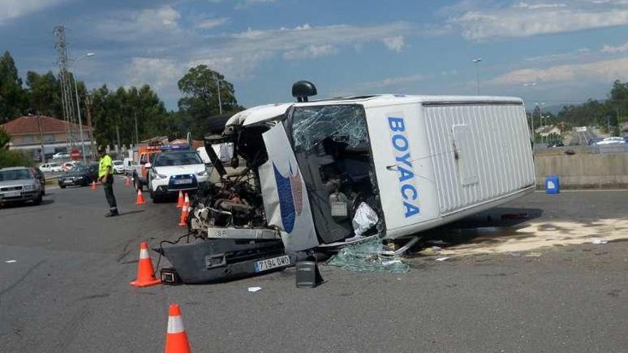 Estado en el que quedó la furgoneta accidentada. // Noé Parga