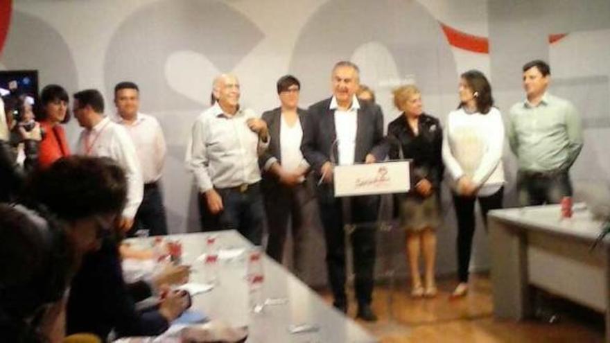 Rafael González Tovar comparece en la sede del PSOE en Murcia para valorar los resultados.