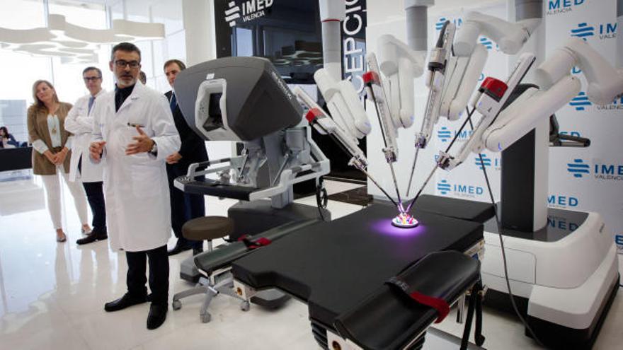 El hospital IMED adquiere un robot de última generación para cirugías de precisión
