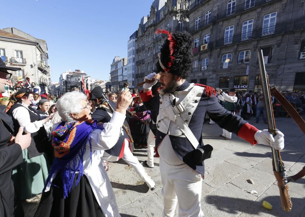 La representación de la Reconquista de Vigo vuelve a abarrotar las calles del Casco Vello de miles de vigueses