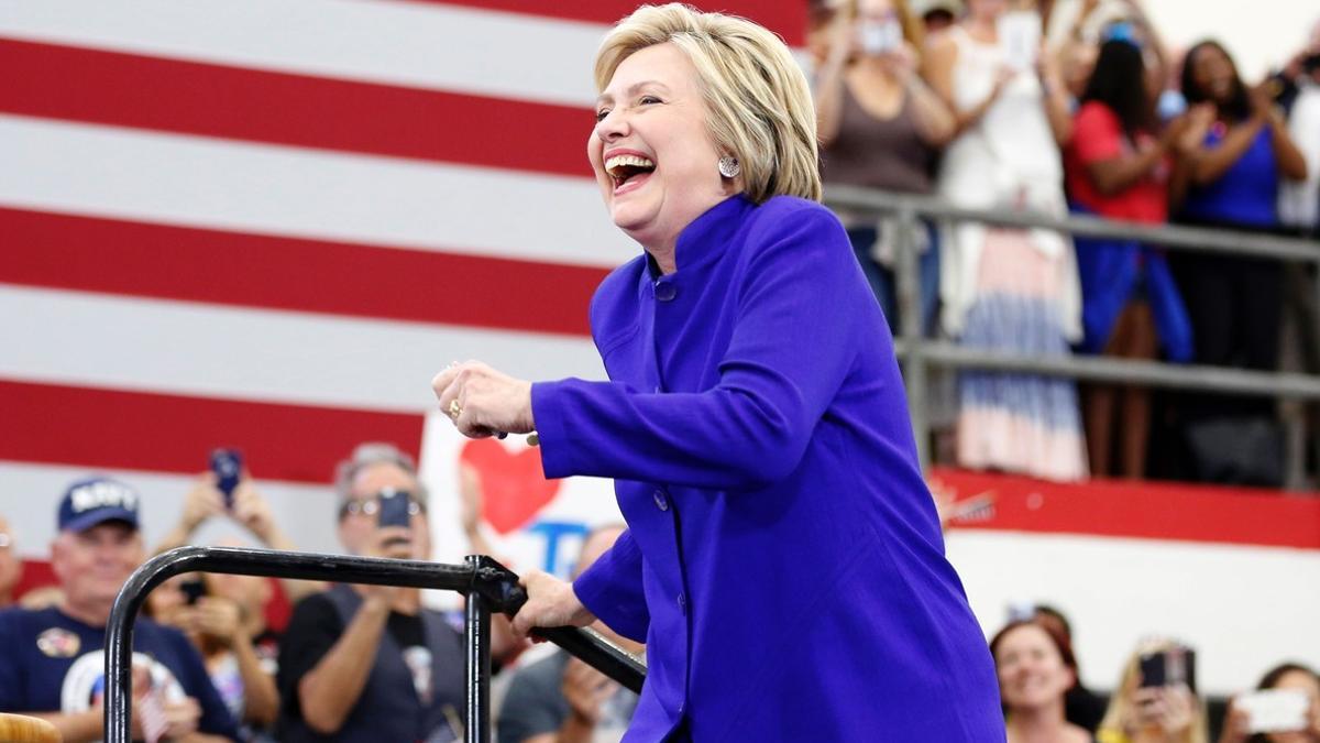 Hillary Clinton addresses rally on final day of California campaign