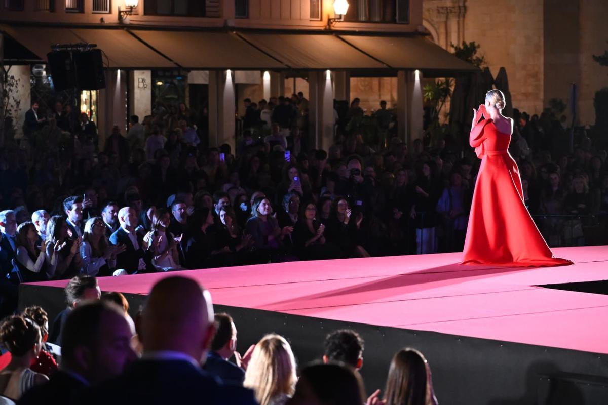 Las candidatas a Reina de las Fiestas de Elche brillan en una gala renovada en Traspalacio Las candidatas a Reina de las Fiestas de Elche brillan en una gala renovada en Traspalacio